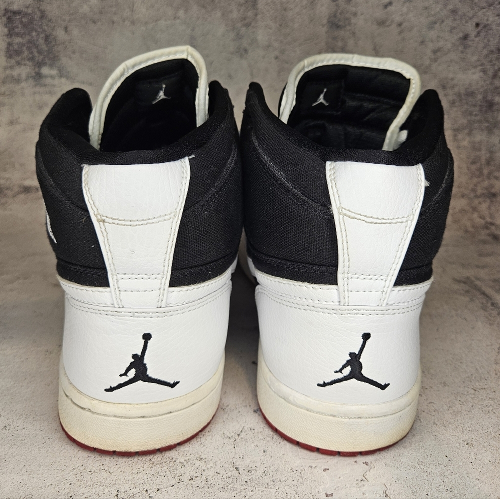 2008 Nike Air Jordan 1 High / Mens SIZE 10.5 / Colorway - Black, White, & Red - Picture 4 of 13